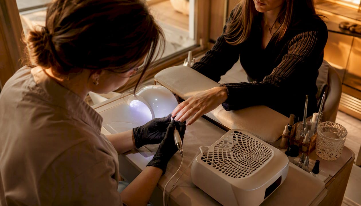 LED lamp and ventilation at nail station