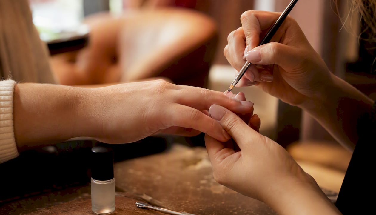 Applying thin polish layer on nail